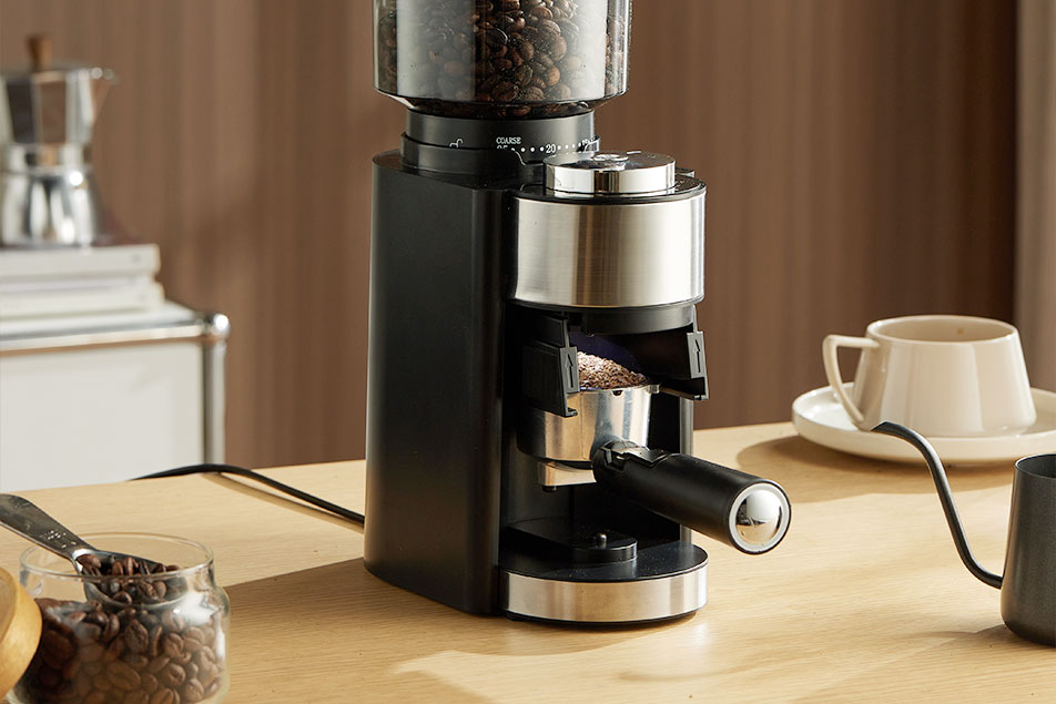 De juiste manier om een ​​koffiemolen schoon te maken